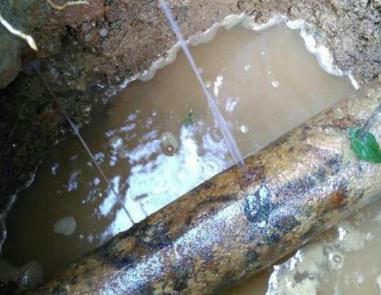 滦南楼顶渗水维修公司分享下地暖漏水的原因及检测方法。